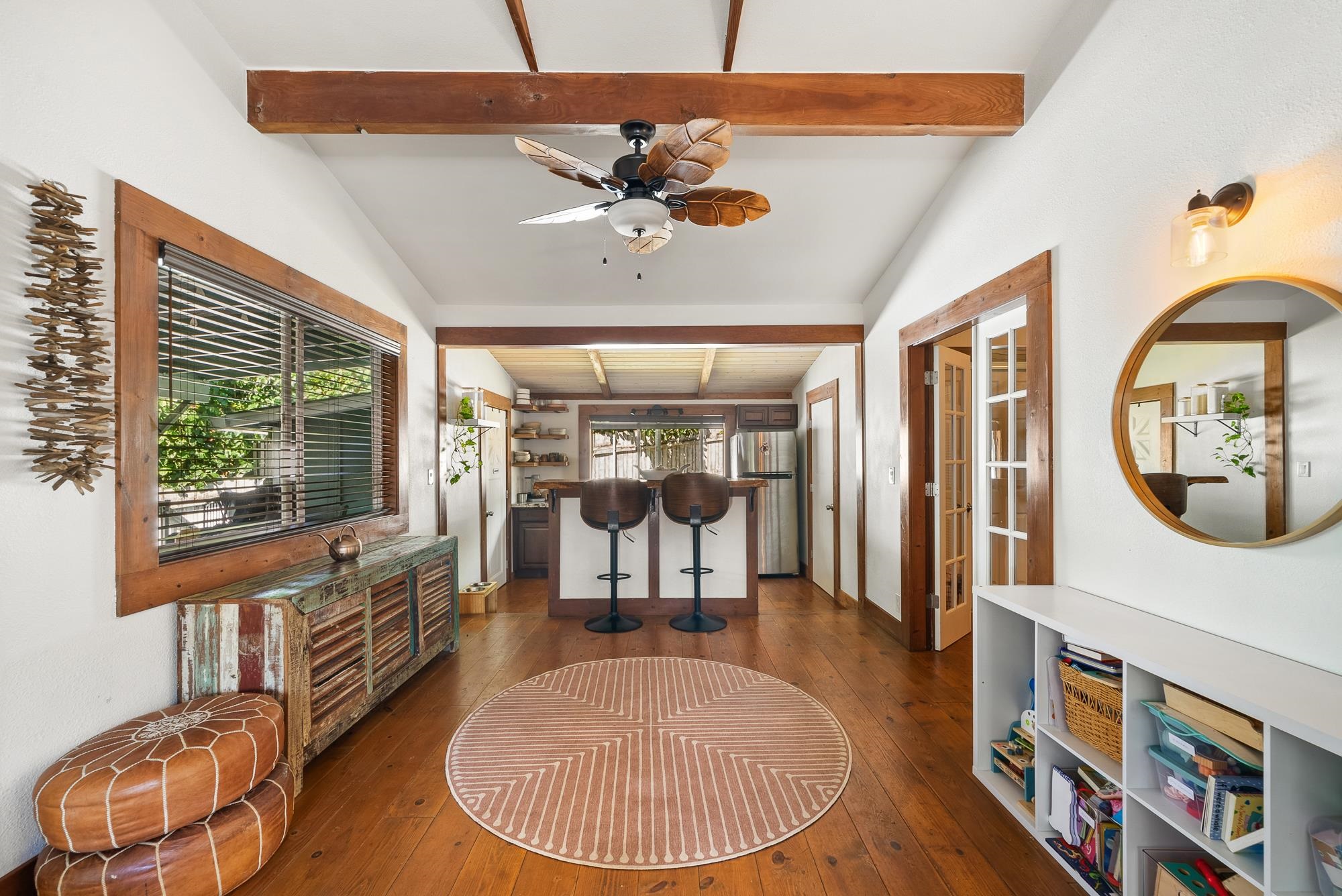 323 West Kuiaha Road Haiku, HI 96708 - Photo 6 of 30 a view of a livingroom with furniture and windows