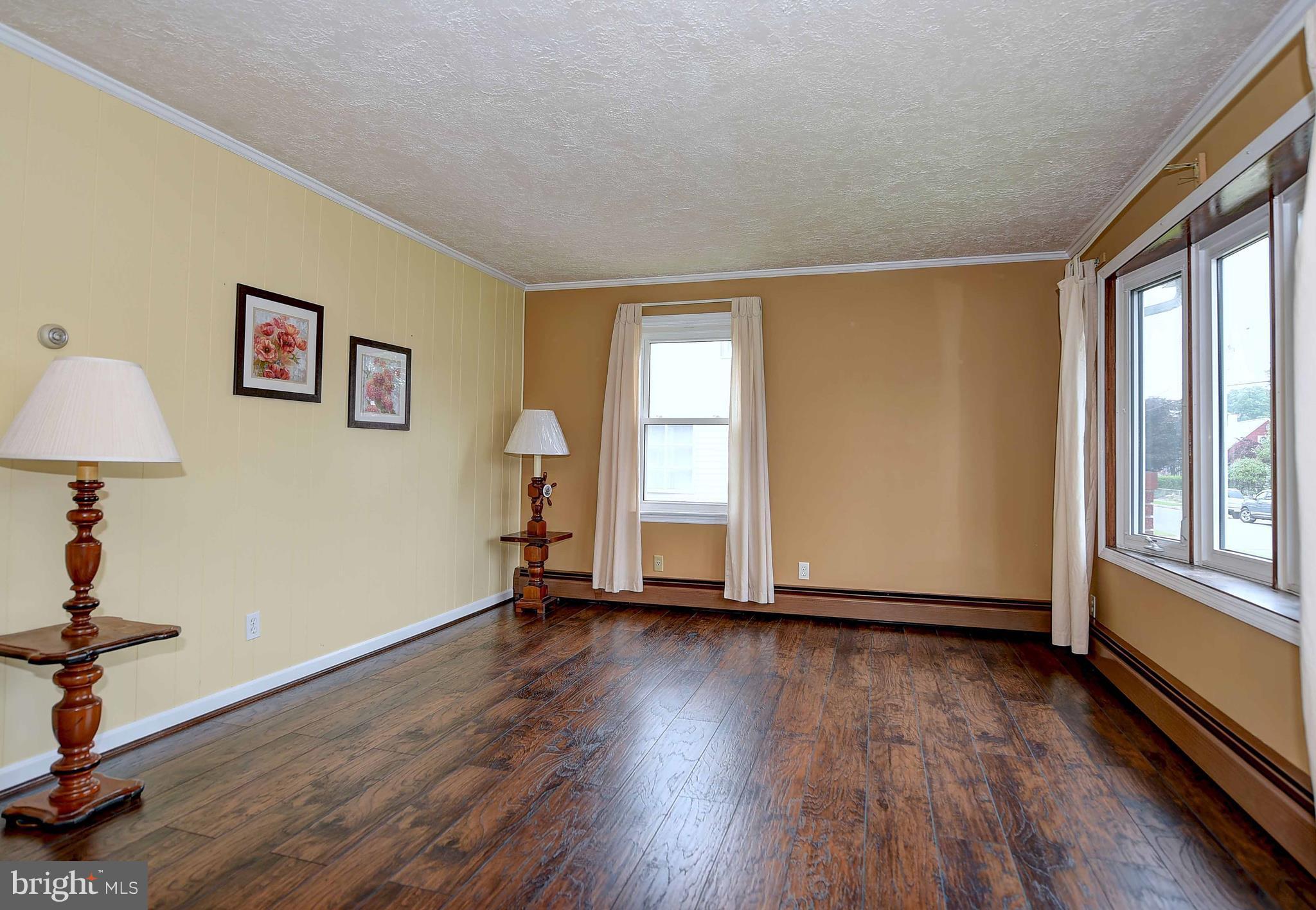 952 Lance Avenue Baltimore, MD 21221 - Photo 2 of 30 Living Room