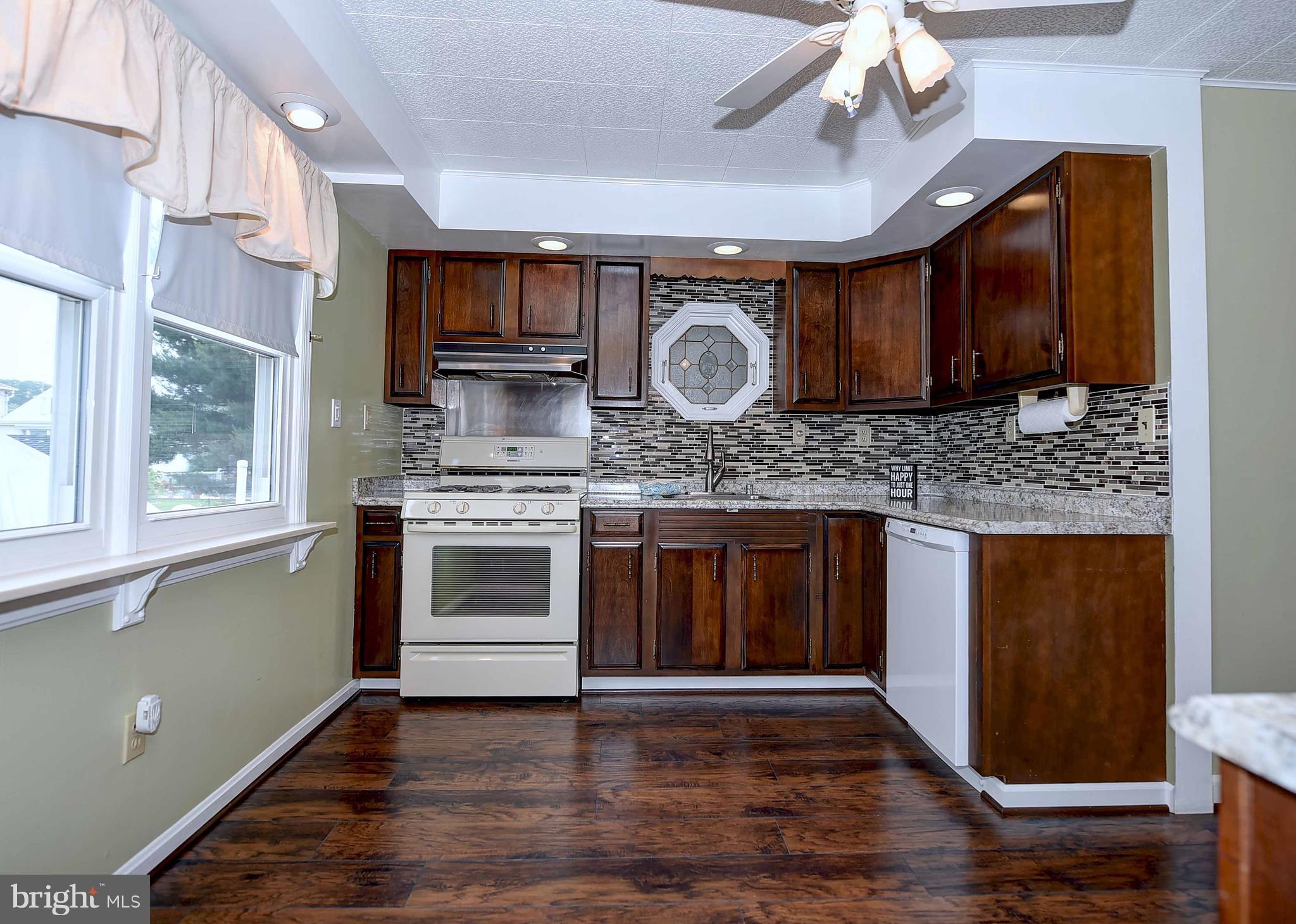952 Lance Avenue Baltimore, MD 21221 - Photo 11 of 30 Kitchen