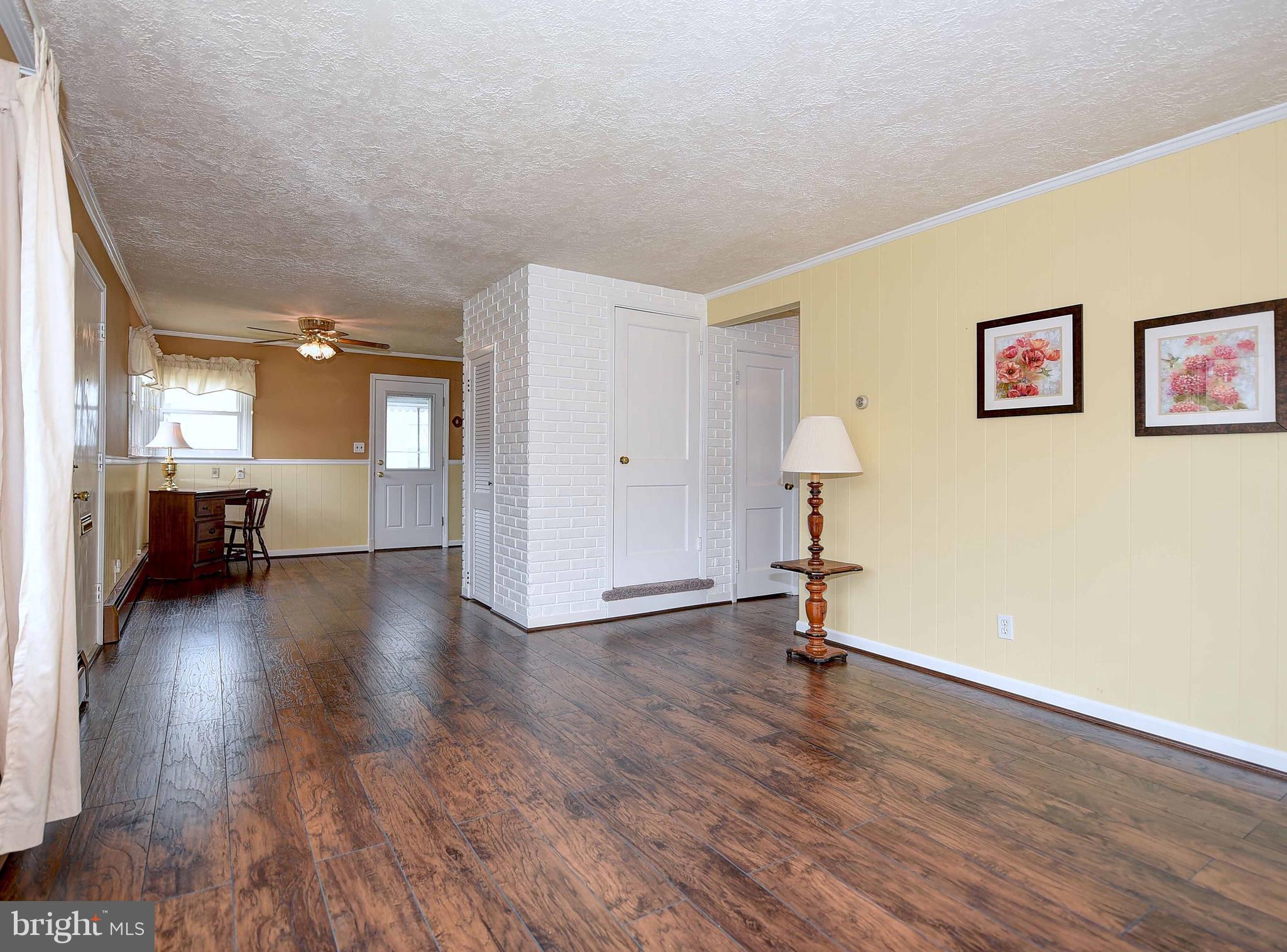 952 Lance Avenue Baltimore, MD 21221 - Photo 3 of 30 Living Room