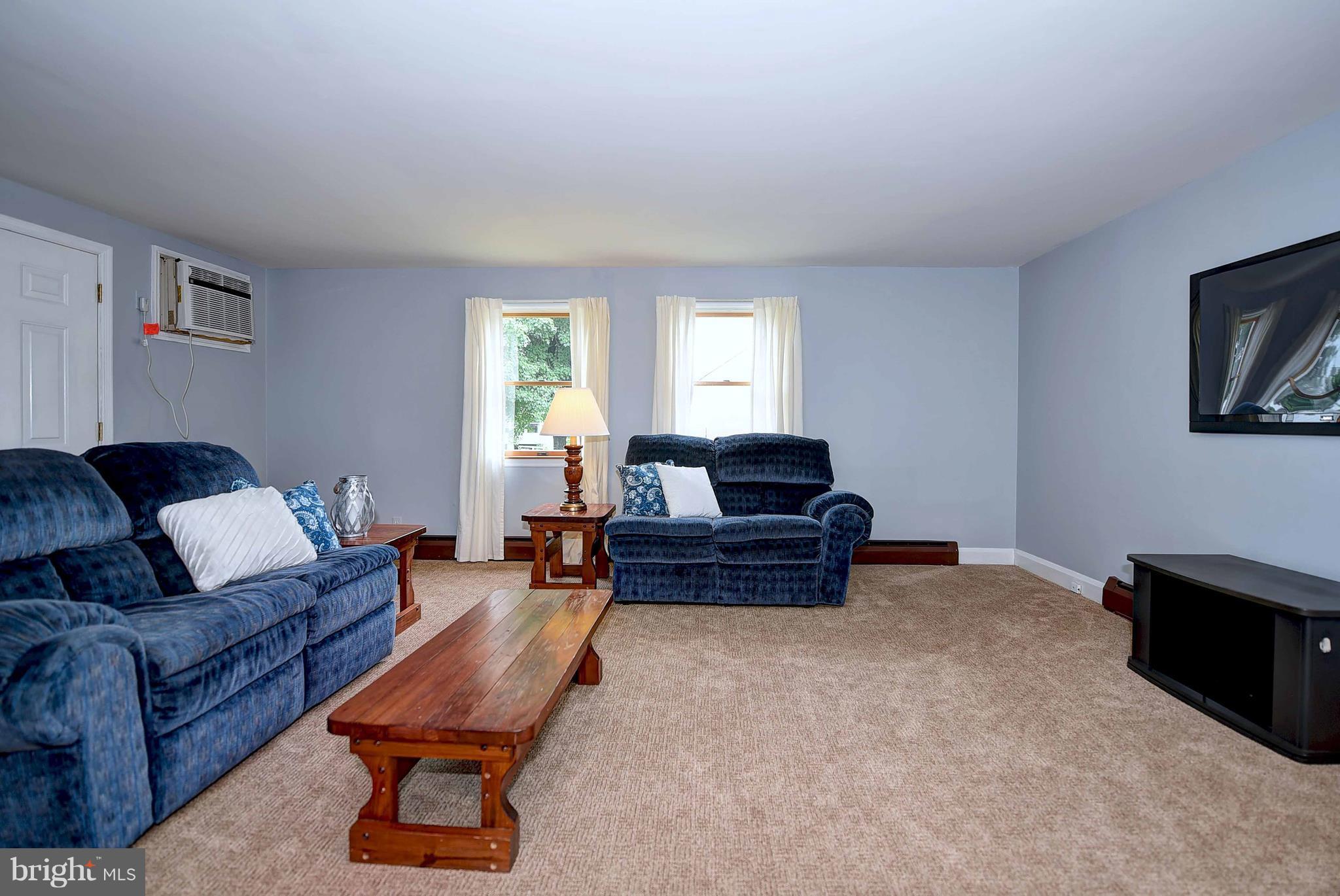 952 Lance Avenue Baltimore, MD 21221 - Photo 8 of 30 Family Room