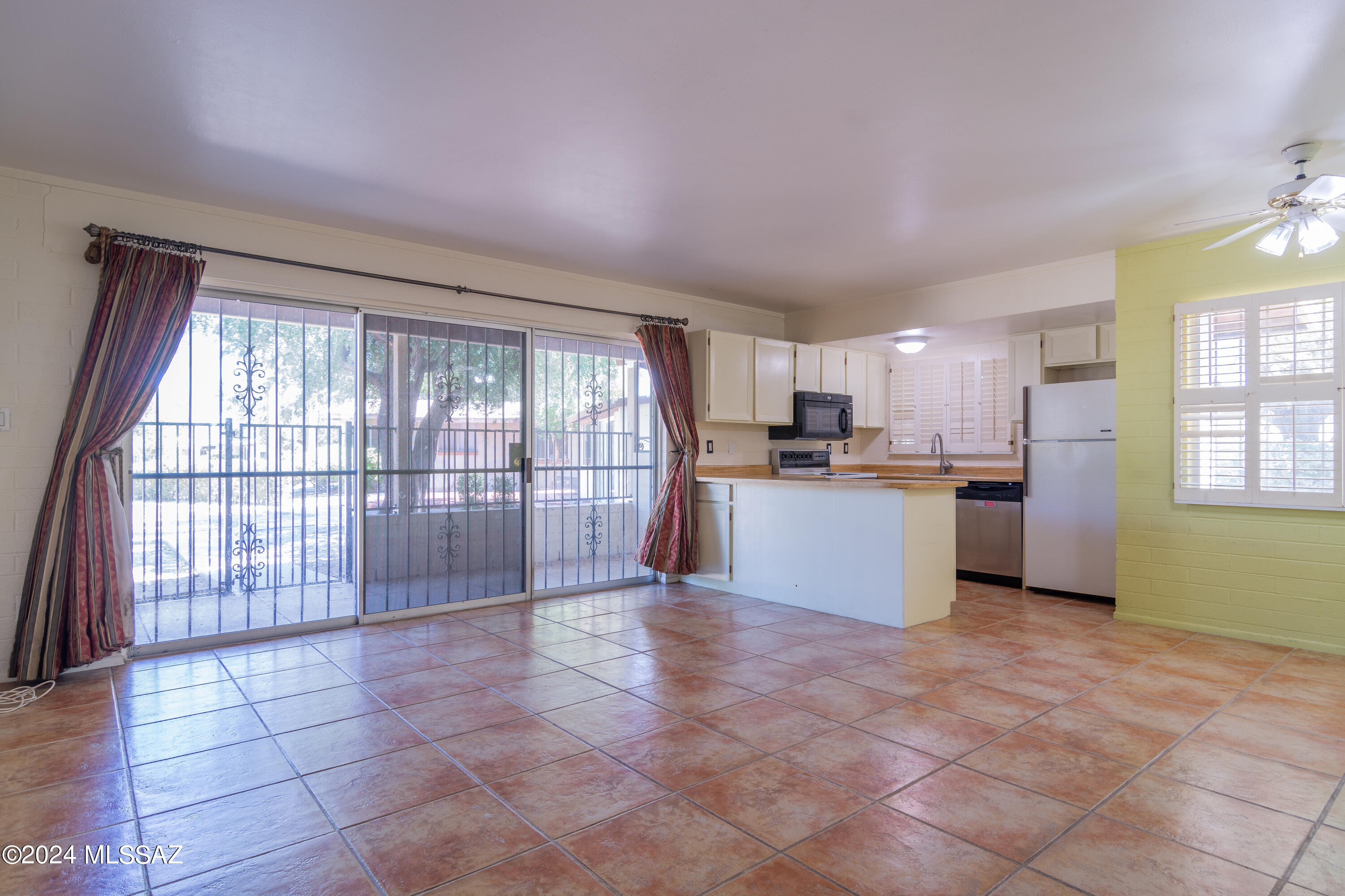 1002 South Kolb Road, Unit 11 Tucson, AZ 85710 - Photo 5 of 16 Gallery Image 5