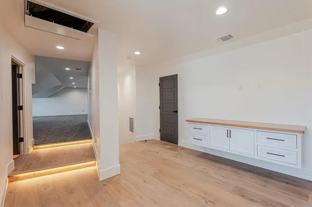 a view of front door with entryway