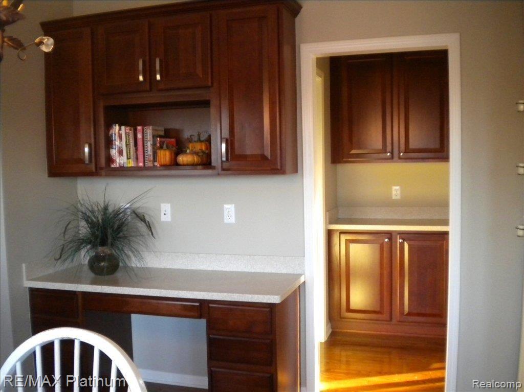 4300 Merriman Loop Howell, MI 48843 - Photo 8 of 25 Kit.Desk&ButlersPantry