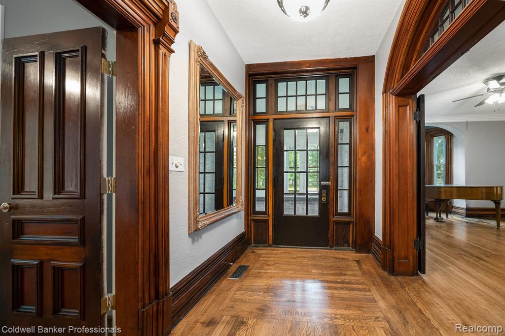 3590 Orchard Lake Road West Bloomfield, MI 48324 - Photo 6 of 34