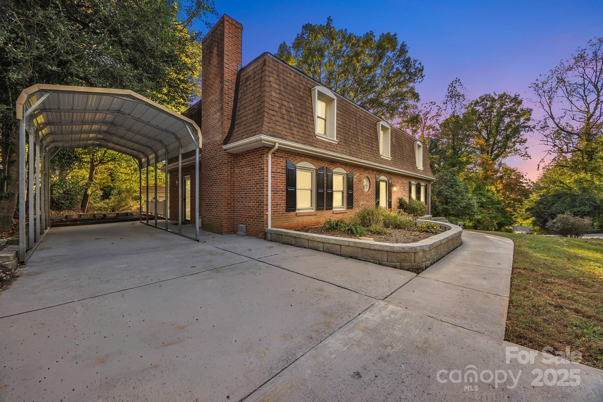 651 25th Avenue Northwest Hickory, NC 28601 - Photo 2 of 35 a front view of house with yard