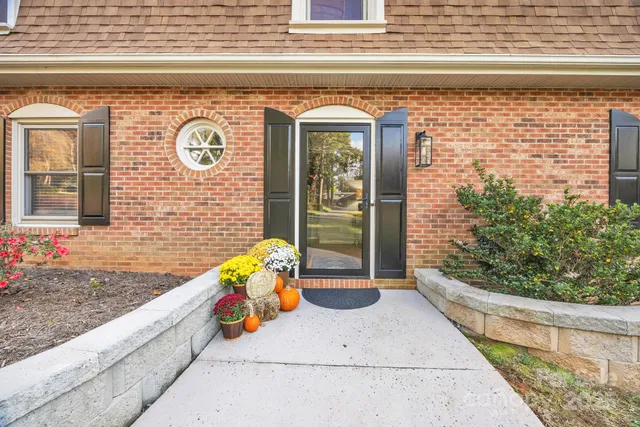 $479,900 | 651 25th Avenue Northwest, Hickory, NC 28601