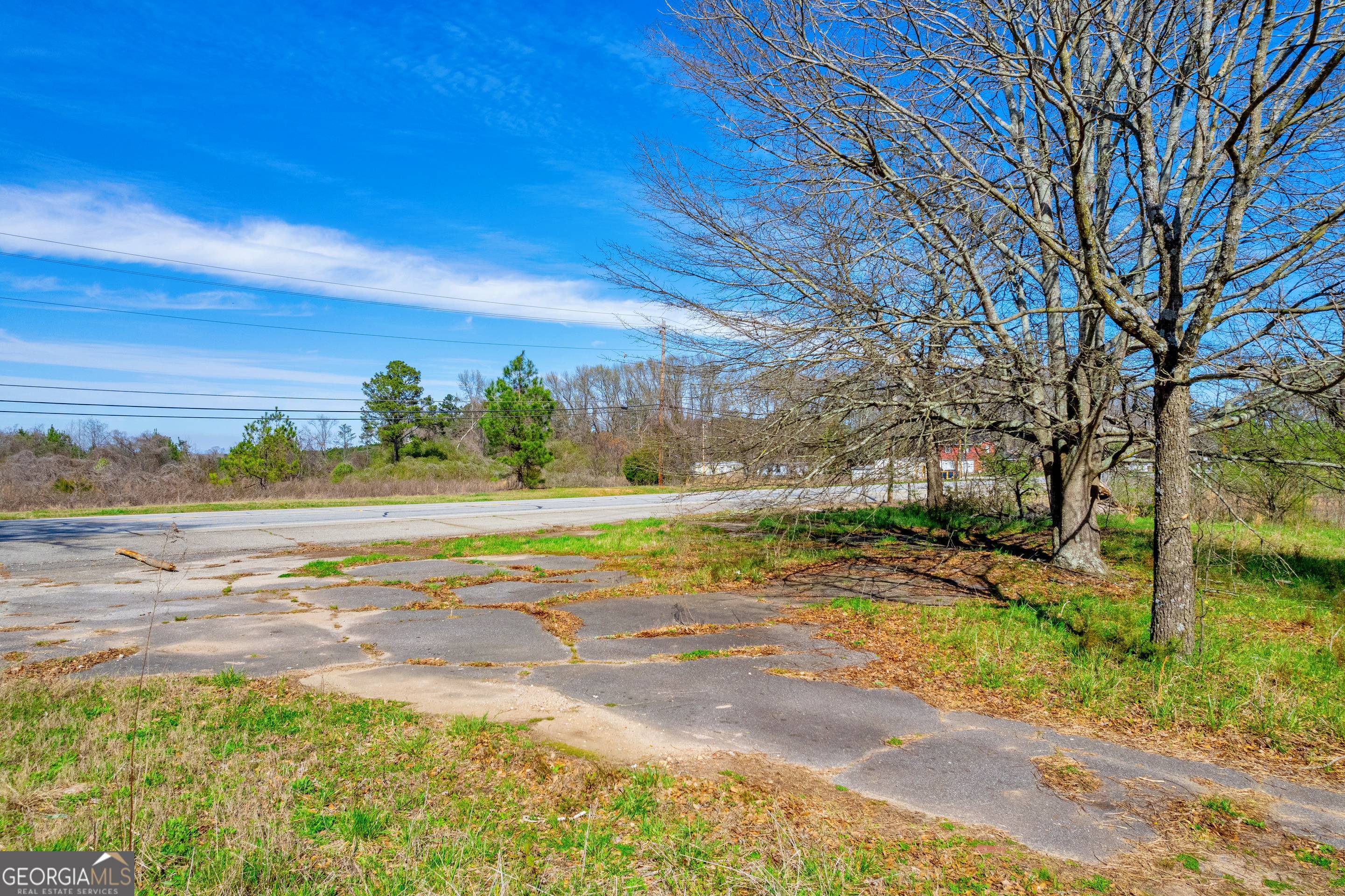 526 Madison Street Commerce, GA 30529 - Photo 12 of 23 a view of a yard with an outdoor space