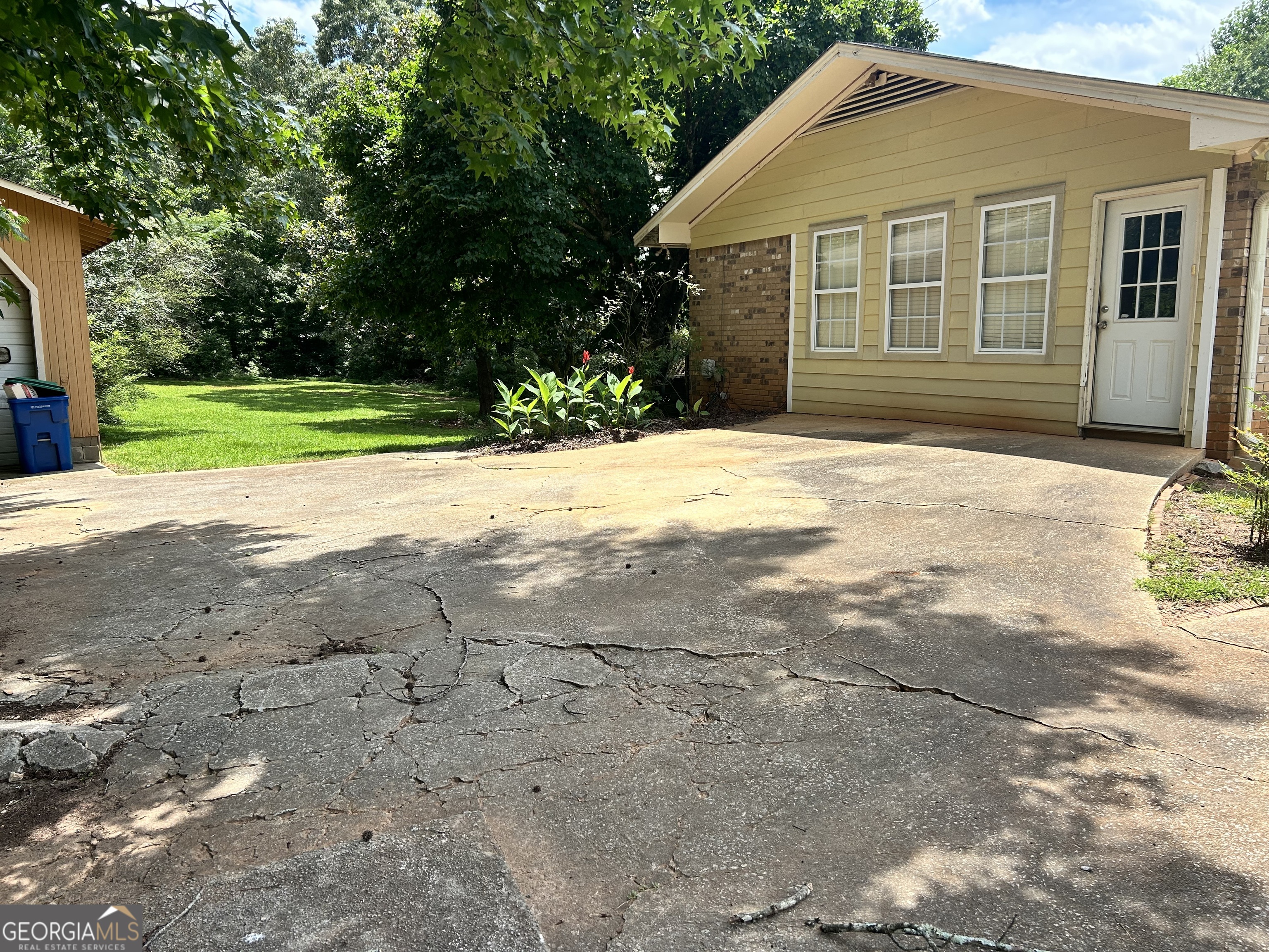 7090 Rivertown Road Fairburn, GA 30213 - Photo 2 of 44
