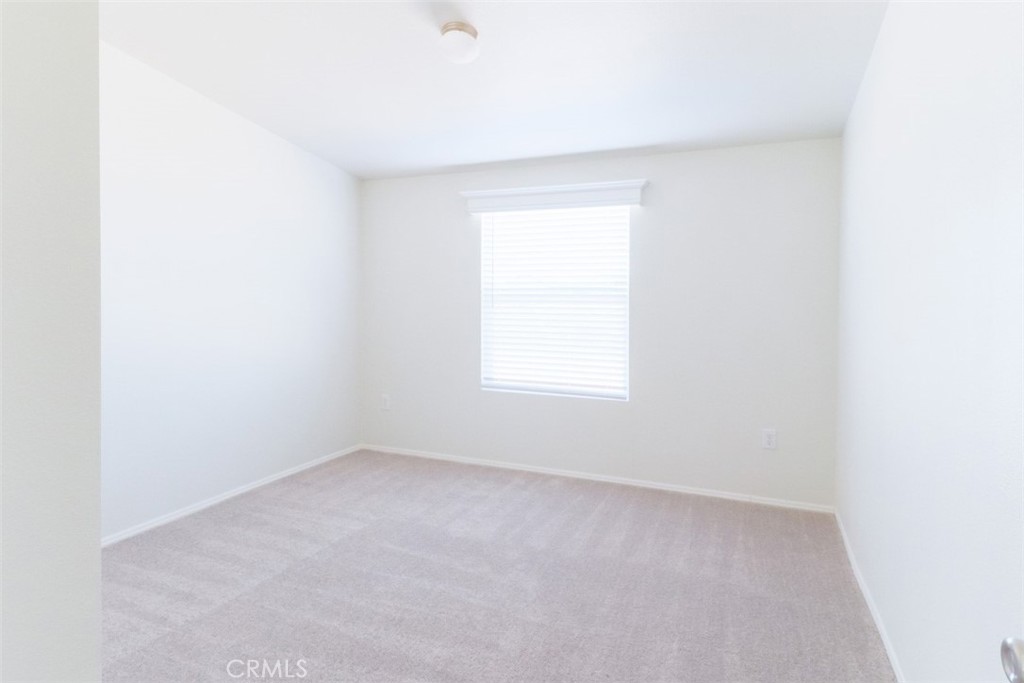 40104 Walcott Lane Temecula, CA 92591 - Photo 21 of 41 an empty room with a window