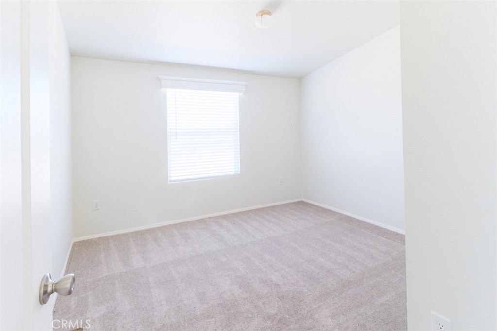 40104 Walcott Lane Temecula, CA 92591 - Photo 23 of 41 an empty room with a window