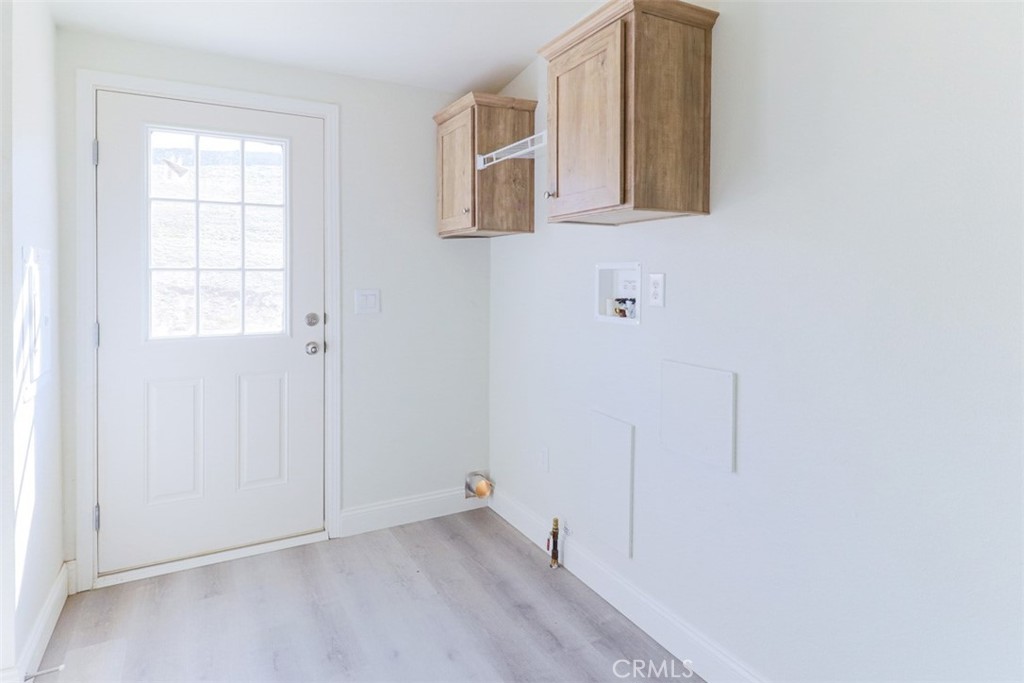 40104 Walcott Lane Temecula, CA 92591 - Photo 34 of 41 a view of an entryway with wooden floor