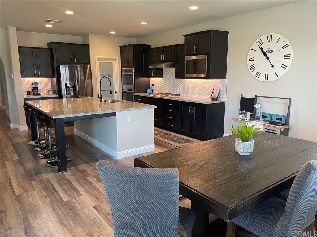 35334 Thorpe Trail Beaumont, CA 92223 - Photo 11 of 74 a kitchen with a table chairs and a kitchen view