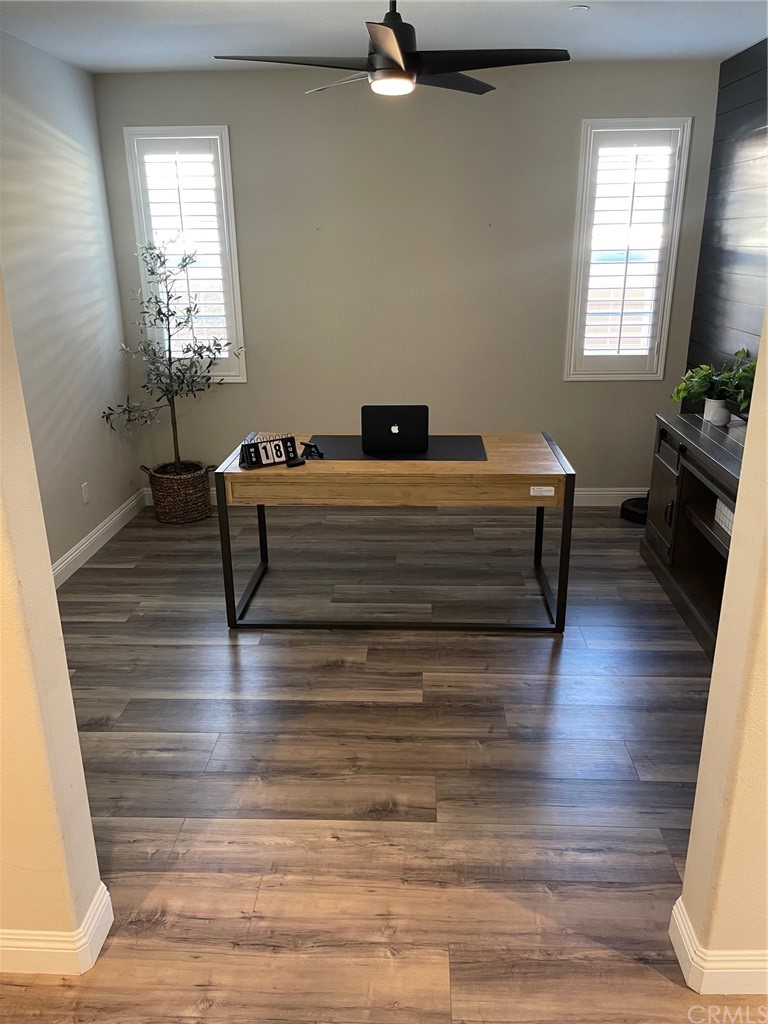 35334 Thorpe Trail Beaumont, CA 92223 - Photo 21 of 74 a living room with furniture and a window