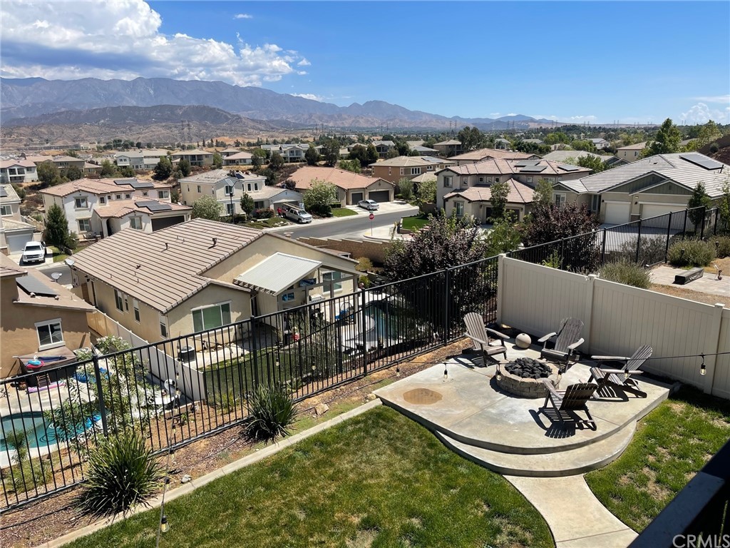 35334 Thorpe Trail Beaumont, CA 92223 - Photo 42 of 74 a terrace with a table and chairs