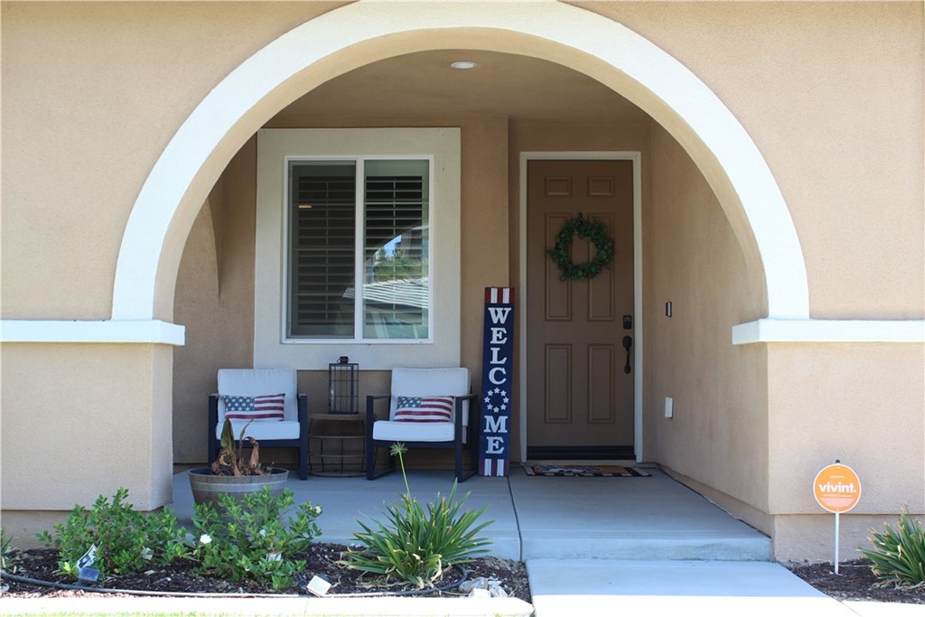35334 Thorpe Trail Beaumont, CA 92223 - Photo 5 of 74 a front view of a house with patio