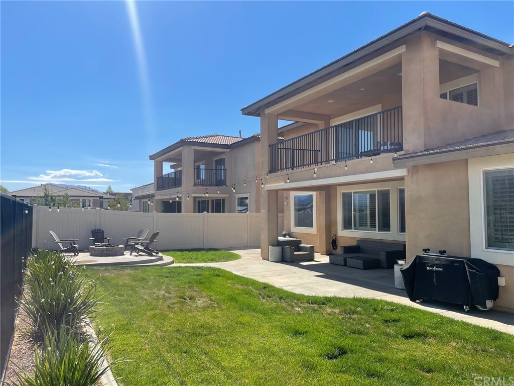 35334 Thorpe Trail Beaumont, CA 92223 - Photo 58 of 74 a backyard of a house with table and chairs