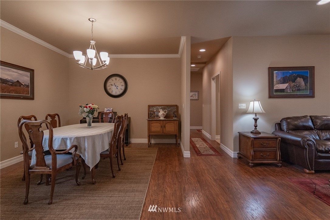 1112 Abbey Road Moses Lake, WA 98837 - Photo 4 of 35 Gallery Image 4