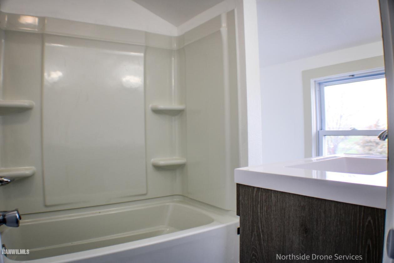 15456 West Nora Road Winslow, IL 61089 - Photo 6 of 14 a bathroom with a bathtub and a window