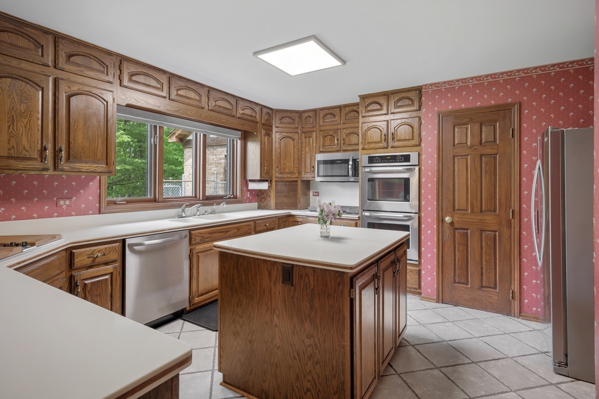 8N258 Brierwood Road Elgin, IL 60124 - Photo 10 of 43