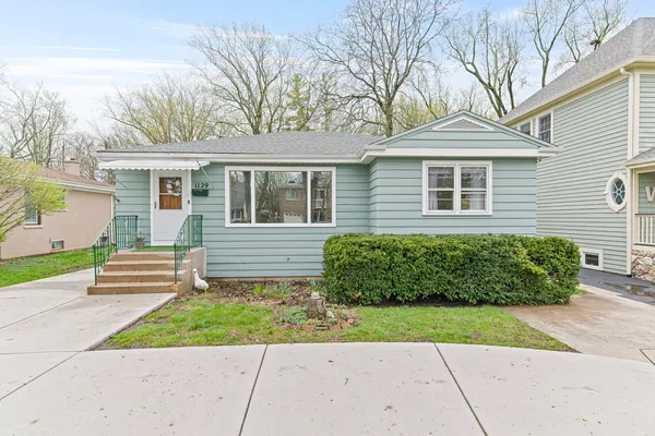$449,000 | 1129 Osterman Avenue, Deerfield, IL 60015