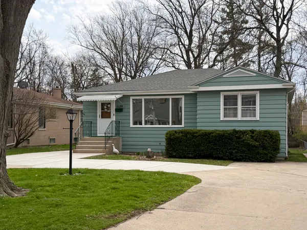 $449,000 | 1129 Osterman Avenue, Deerfield, IL 60015