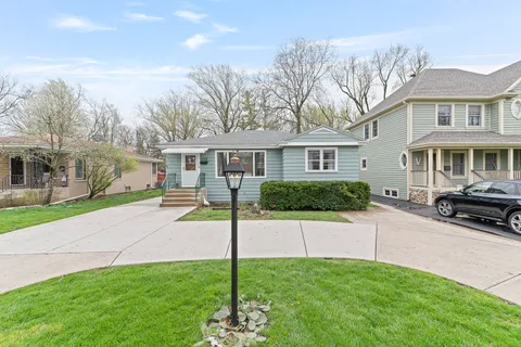 a view of a yard in front of house