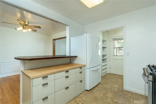 $3,595 | 907 North Lamer Street, Burbank, CA 91506