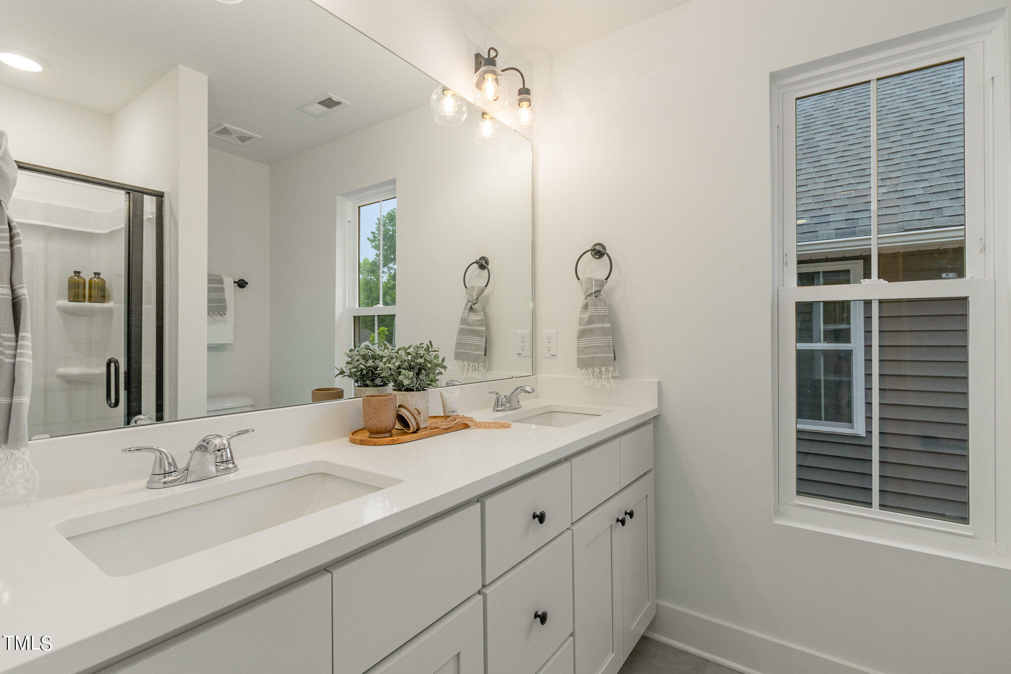 701 Martin Street Durham, NC 27704 - Photo 20 of 27 705 Martin Stagged Interior
