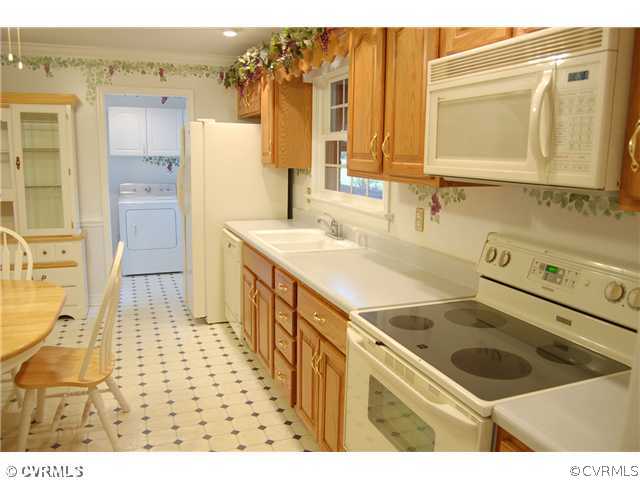 8100 Winterpock Road Chesterfield, VA 23832 - Photo 20 of 21 a bathroom with a sink a toilet and shower