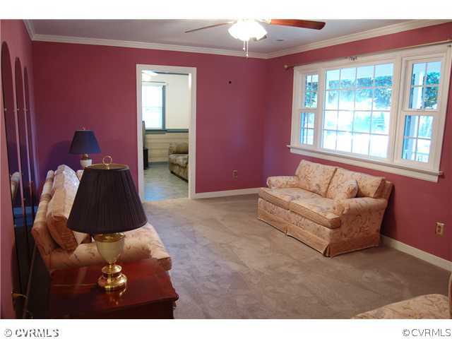 8100 Winterpock Road Chesterfield, VA 23832 - Photo 4 of 21 a living room with furniture and a window