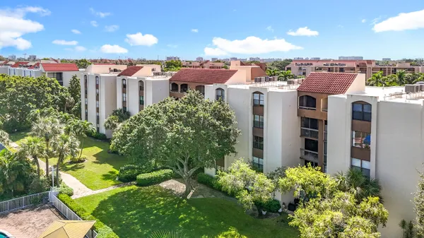 $3,200 | 955 Egret Circle, Unit 207, Delray Beach, FL 33444
