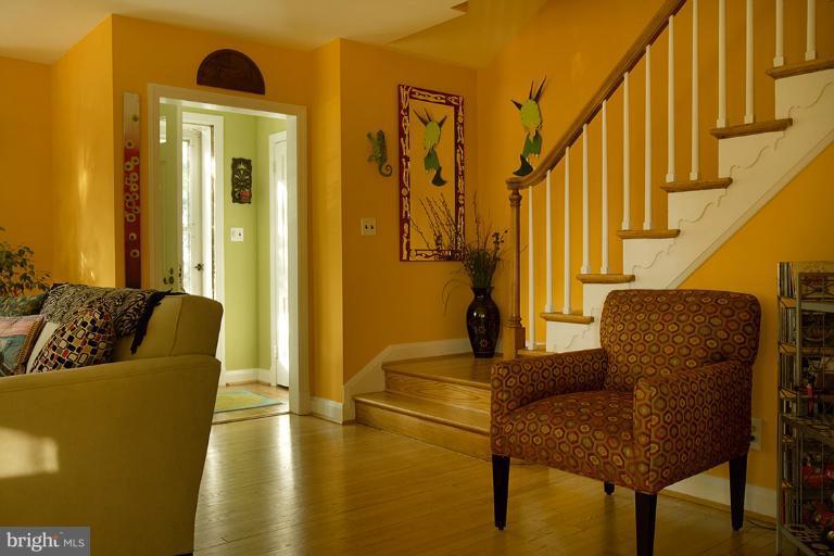 401 Stratford Road Baltimore, MD 21228 - Photo 22 of 26 Living Room
