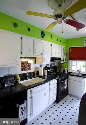 401 Stratford Road Baltimore, MD 21228 - Photo 10 of 26 Kitchen