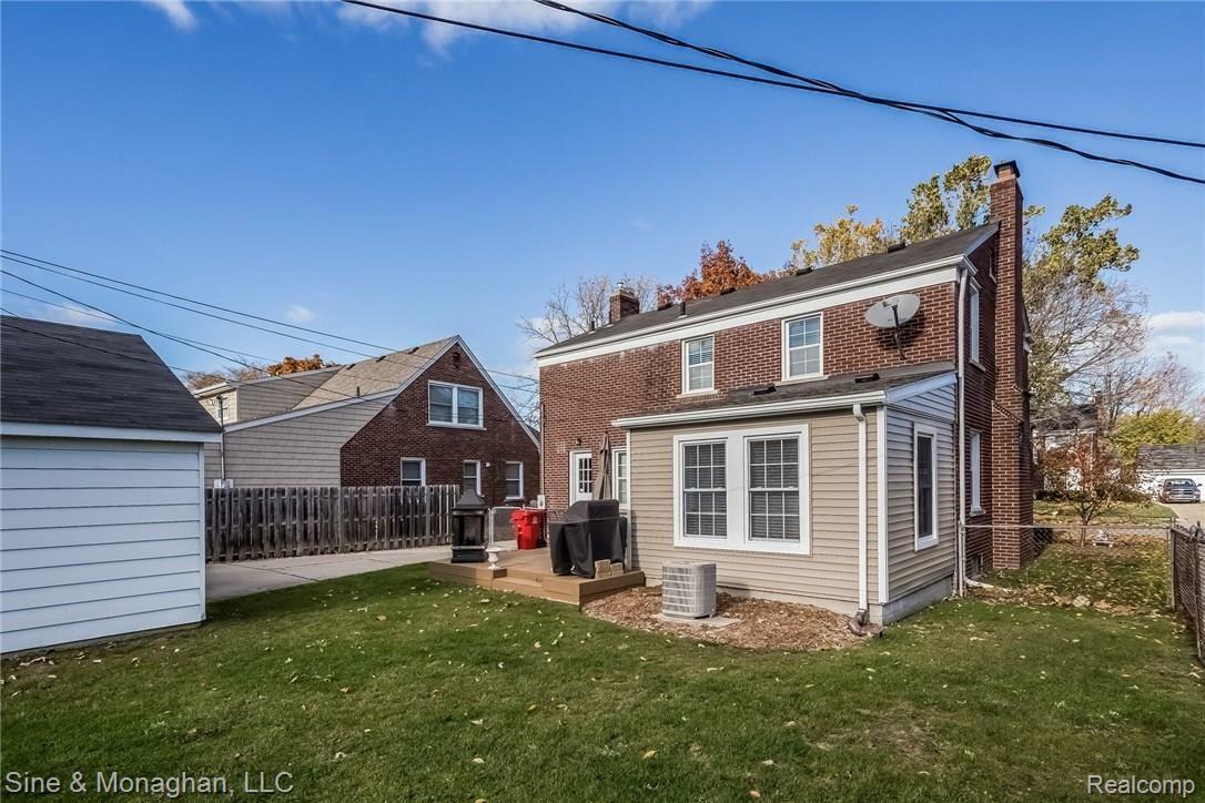 1595 Fairholme Road Grosse Pointe, MI 48236 - Photo 38 of 44 038-Rear_View-3435622-medium.jpg