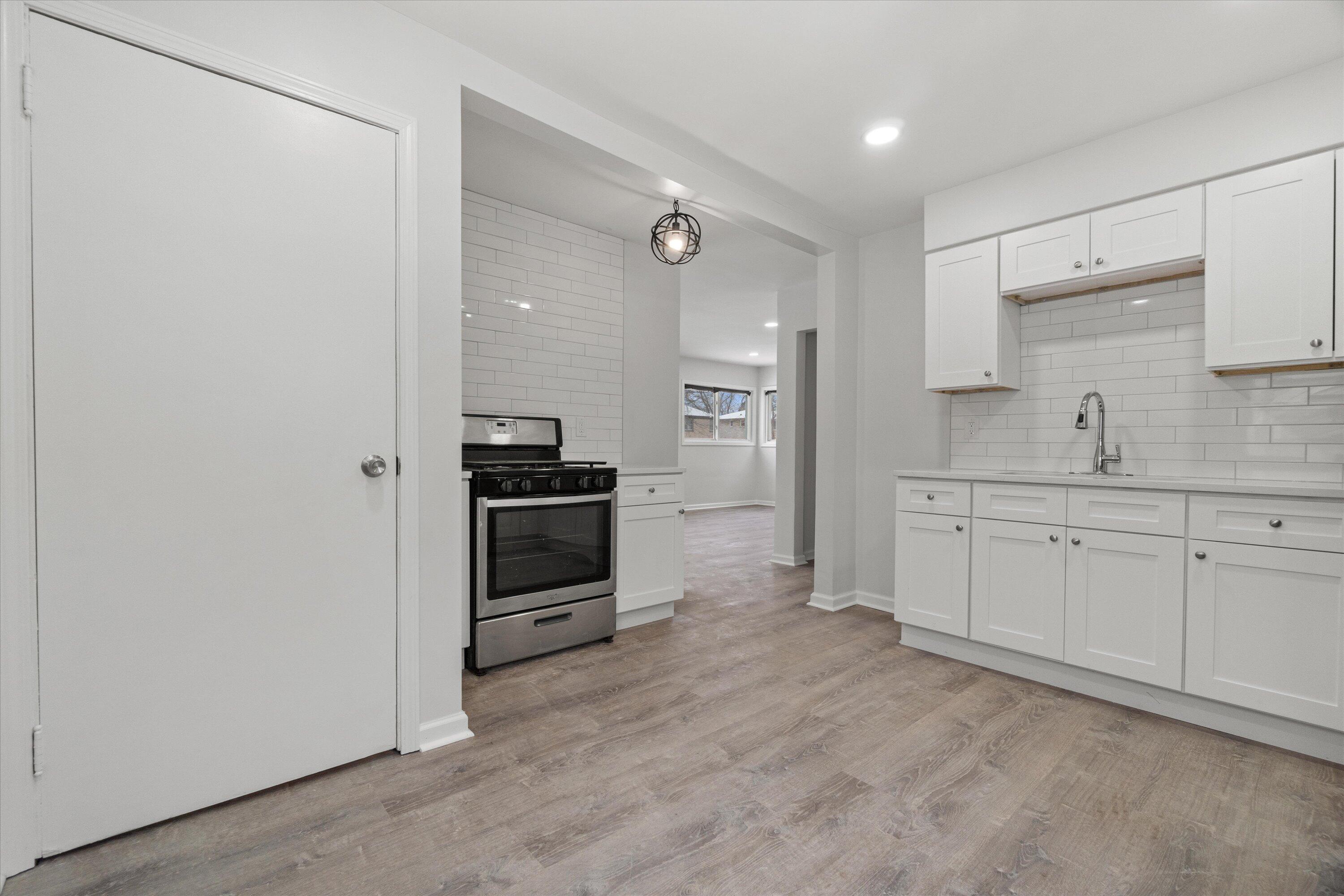 5320 North 60th Street Milwaukee, WI 53218 - Photo 10 of 33 Kitchen