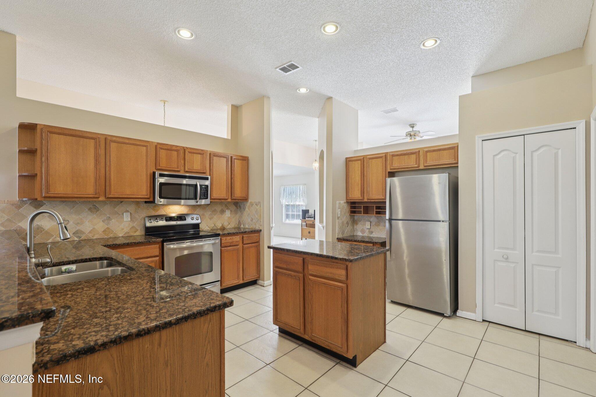 10333 Sugar Grove Road Jacksonville, FL 32221 - Photo 17 of 40 Kitchen