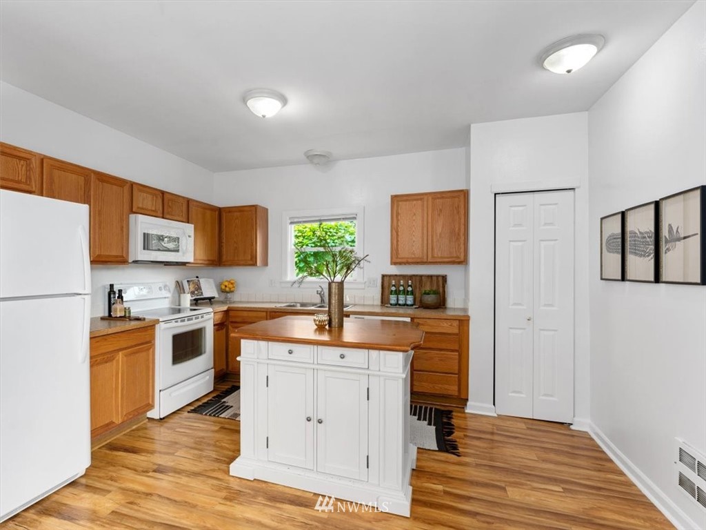 1917 Rucker Avenue Everett, WA 98201 - Photo 6 of 28 Gallery Image 6
