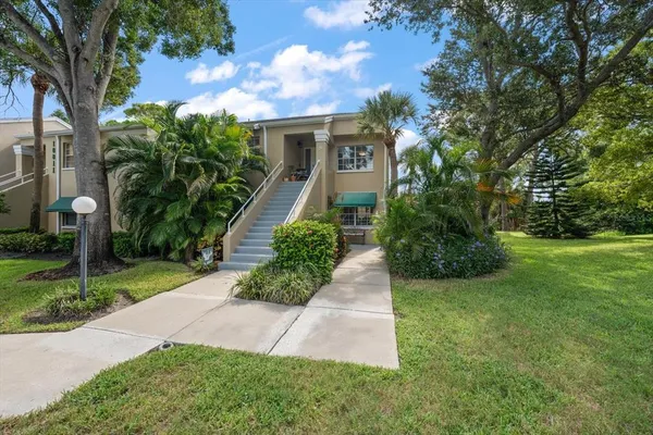 $345,000 | 10811 Indian Hills Court, Unit 42, Seminole, FL 33777