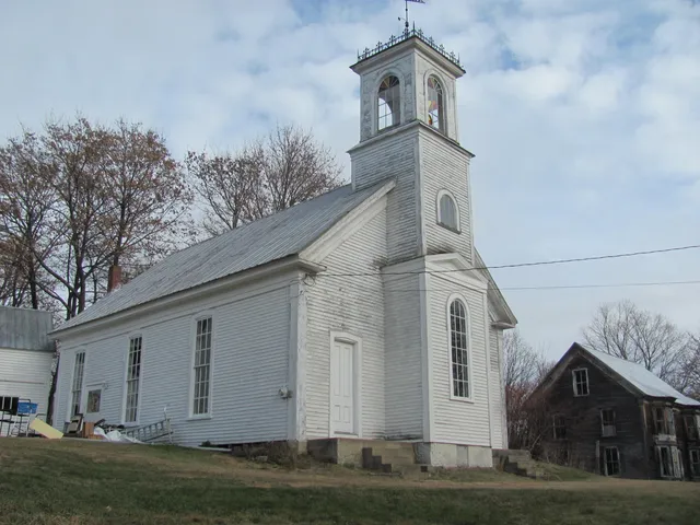 $159,900 | 20 Front Street, Sumner, ME 04292