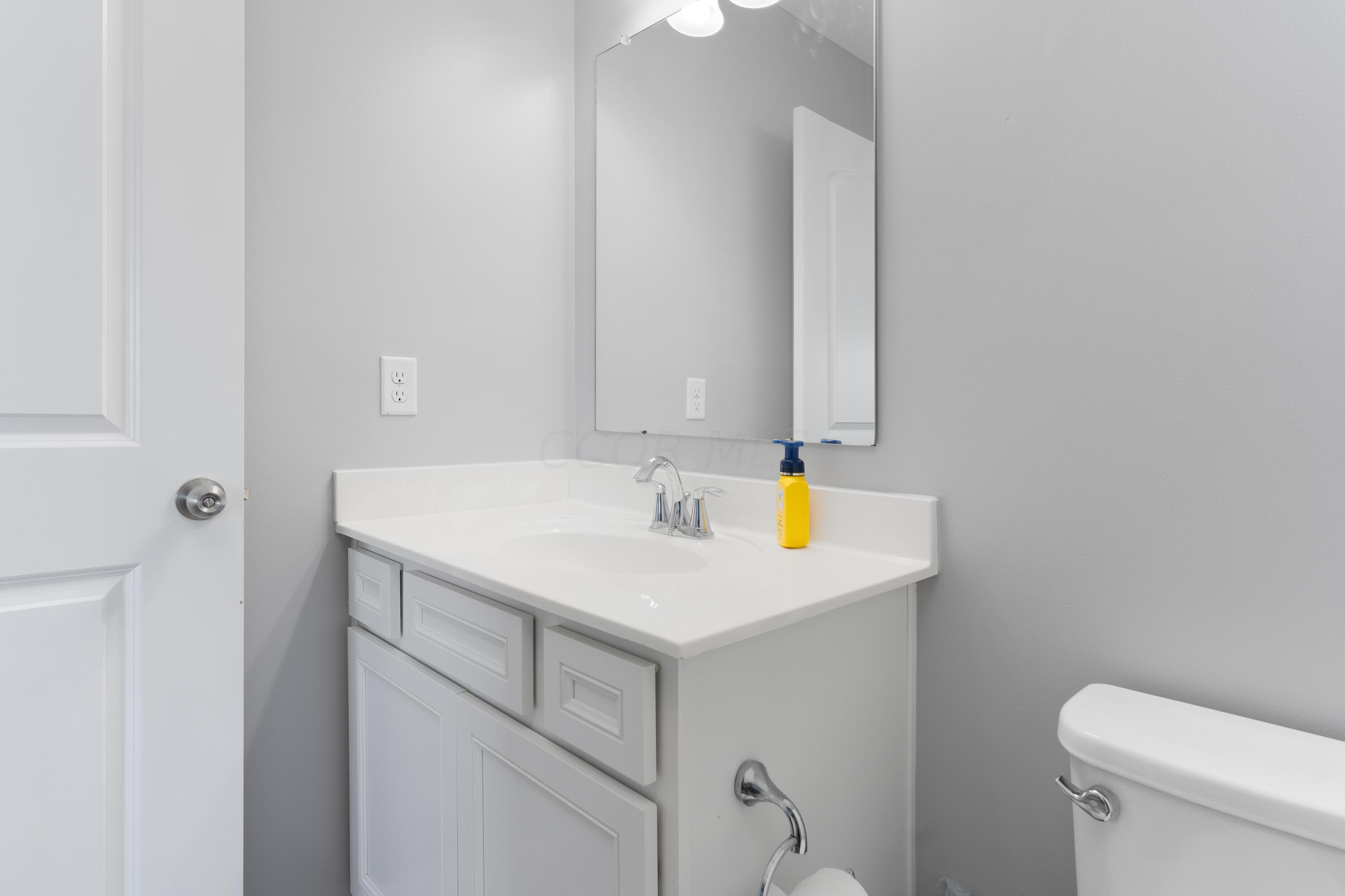487 Autumn Ridge Circle Pickerington, OH 43147 - Photo 22 of 32 Ensuite bath - neutral!