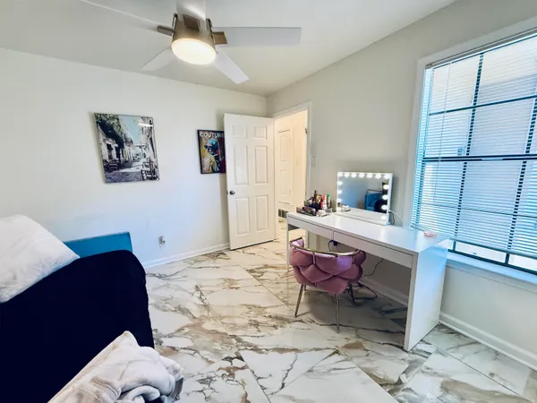 $179,900 | 6670 Pondside Circle, Unit 2, Memphis, TN 38119