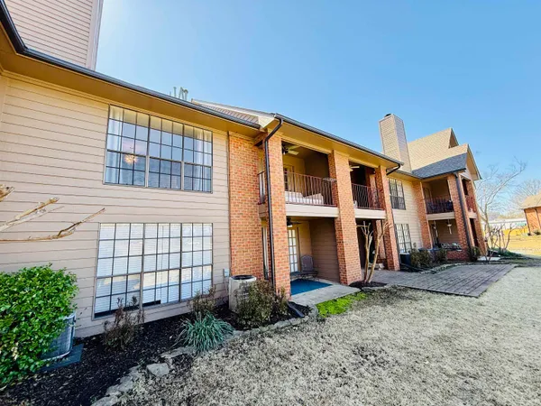 $179,900 | 6670 Pondside Circle, Unit 2, Memphis, TN 38119