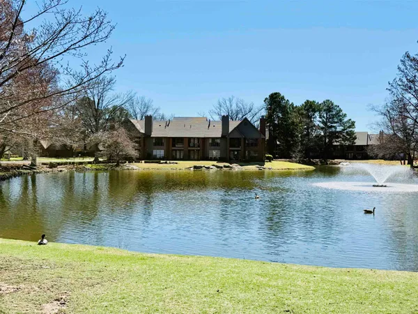 $179,900 | 6670 Pondside Circle, Unit 2, Memphis, TN 38119