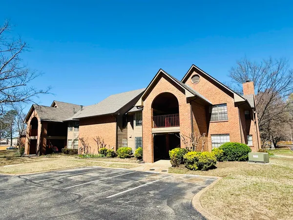 $179,900 | 6670 Pondside Circle, Unit 2, Memphis, TN 38119