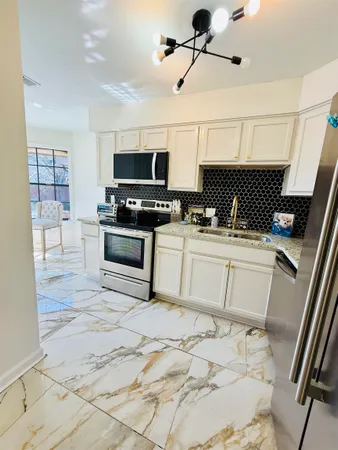$174,900 | 6670 Pondside Circle, Unit 2, Memphis, TN 38119
