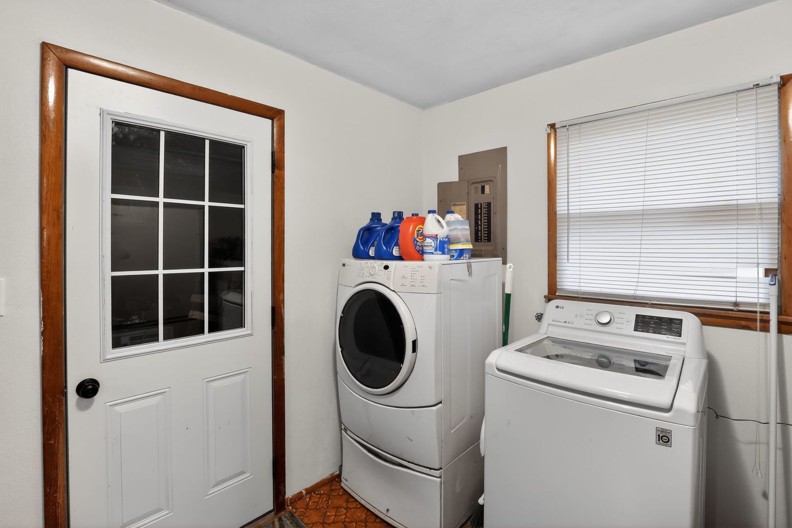 1531 North Charleston Road Salem, IL 62881 - Photo 34 of 34 a utility room with dryer and washer