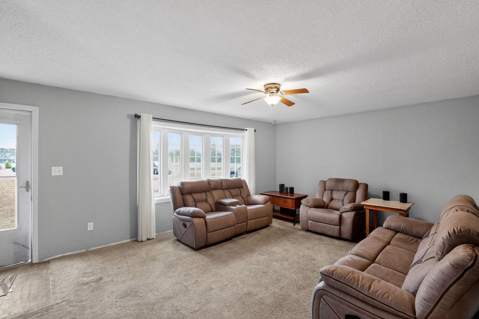 1531 North Charleston Road Salem, IL 62881 - Photo 8 of 34 a living room with furniture and a window