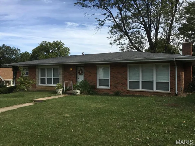$2,350 | 9040 Crest Oak Lane, St. Louis, MO 63126