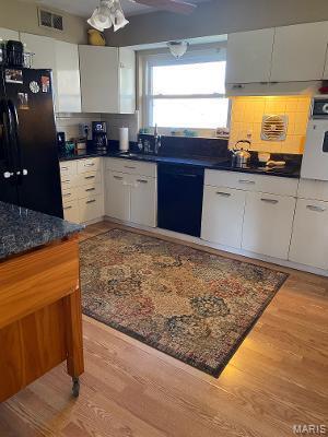 9040 Crest Oak Lane St. Louis, MO 63126 - Photo 4 of 16